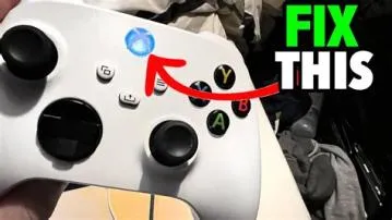 What does a flashing light mean on xbox controller?