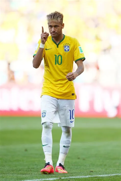 Is neymar top 10 in the world