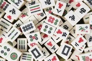 What is the difference between hong kong and chinese mahjong?