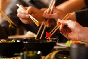 Can i eat without chopsticks in japan?