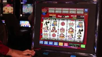 What does it mean when the reels wiggle on a slot machine?