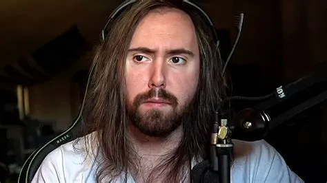 Why does asmongold have 2 twitch channels