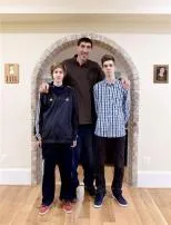 Can two tall parents have a short child?
