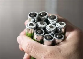 Do disposable batteries last longer than rechargeable?
