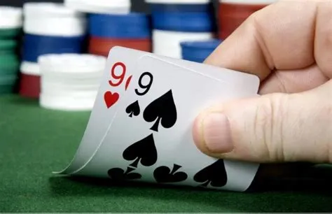Do pro poker players bluff