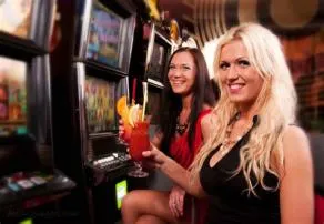 Do you still get free drinks while playing slots in vegas?