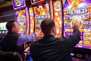 What percentage of people win on slot machines?
