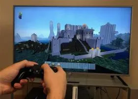 Can 2 people play minecraft on one computer?