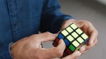 Can the average person solve a rubiks cube?