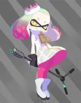 Does marina have a crush on pearl?