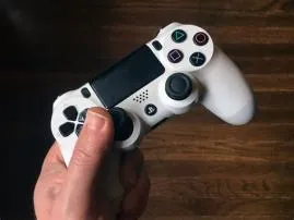 How do i resync my ps4 controller to my ps4?