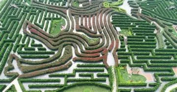 What is the biggest maze in china?