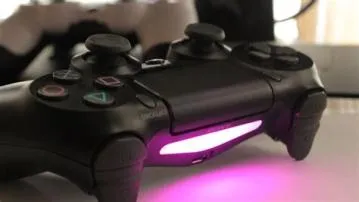 Why is my ps4 light bar pink?