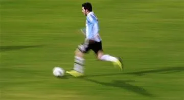 How fast is messi in km?