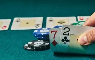 What is considered a bad hand in poker?