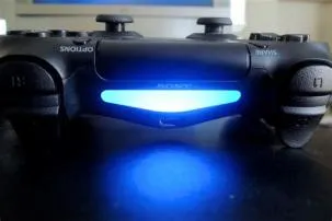 Does blue light mean ps4 controller is charging?