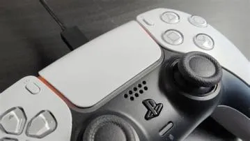 How do you tell if a gamepad is fully charged?