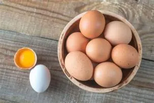 Why do eggs taste strong?